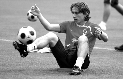 快船队史仅2人多次砍下单场50分：哈登和鲍勃·麦卡杜