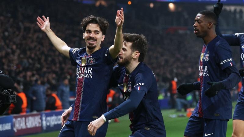 全北现代队长朴镇燮将加盟浙江队，补强后防，提升球队竞争力。